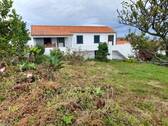Wohnhaus mit Ausblick und Kellergeschoss - Mehrfamilienhaus, Wohnhaus zum Kaufen in Santana (Insel Pico / Azoren)