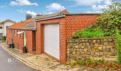 Seitenansicht Garage - 7 Zimmer Einfamilienhaus in Hückelhoven