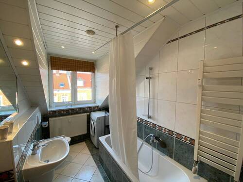 ansprechend gestaltetes Bad - Etagenwohnung mit 52,00 m&sup2; in Erfurt zum Kaufen