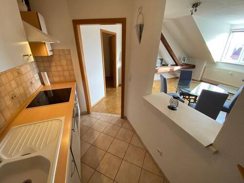 Küche mit offenem Wandelement - 