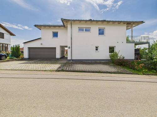 Vorderansicht - 7 Zimmer Mehrfamilienhaus, Wohnhaus in Bruckberg