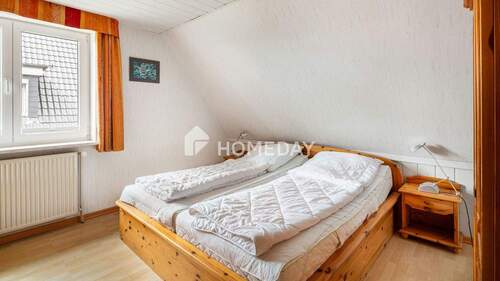 1. OG Schlafzimmer 1 1 - 