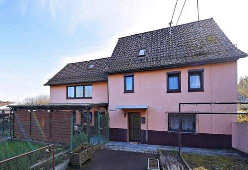 Herzlich Willkommen! - Sanierungsgebiet! Gepflegtes Haus mit Entwicklungspotenzial - auch ideal fuer Tierfreunde!