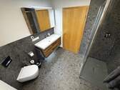 Neuwertiges Badezimmer - 