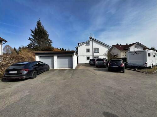 Einfahrt / Hof - 1 Zimmer Mehrfamilienhaus, Wohnhaus in Isny