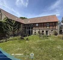 Spektakuläres Fachwerkensemble mit ausgebauter Feldsteinscheune und Künstlergarten in Ostingersleben