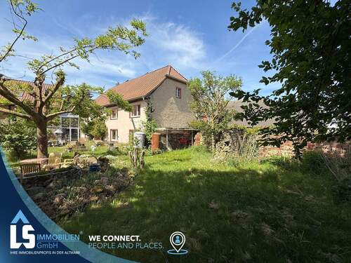 Wohnhaus - 9 Zimmer Einfamilienhaus in Ostingersleben