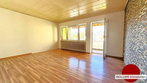Wohnzimmer - 3 Zimmer Etagenwohnung zum Kaufen in Zirndorf