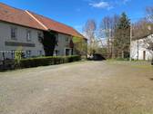 Parkplatz vor dem Objekt - Mehrfamilienhaus, Wohnhaus mit 680,00 m² in Großschönau zum Kaufen