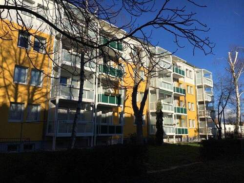 Titelbild - Helle 3-Raumwohnung mit Balkon - 369,00 EUR Kaltmiete, ca.  60,50 m² Wohnfläche
