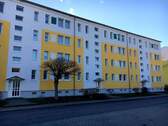 Vorderansicht Gebäude - 3 Zimmer Etagenwohnung zur Miete in Bad Dürrenberg