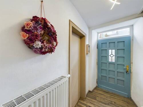 Eingang - Haus mit Einliegerwohnung und Burgblick im Zentrum von Neuerburg!