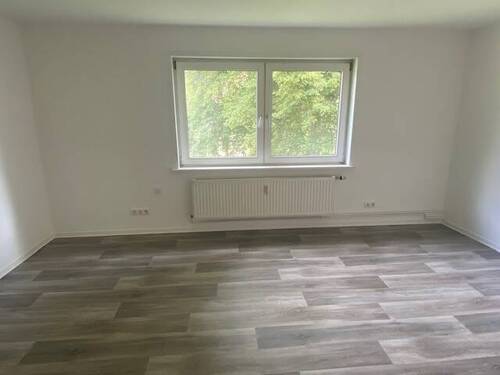 Wohnzimmer.jpg - FREI AB 01.10.2025 - Schöne Wohnung im 1 . Obergeschoss