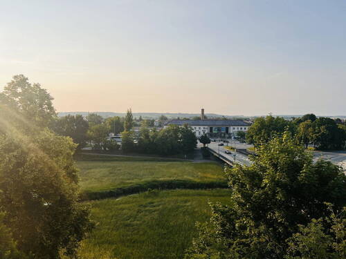 Bahnhof fußläufig - 