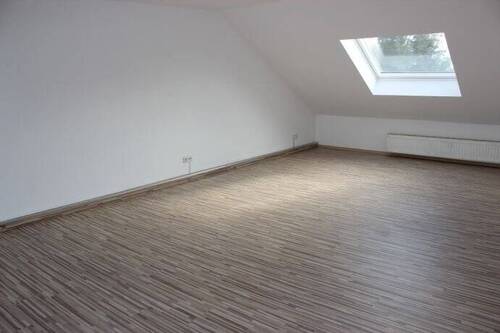 Wohn- Schlafzimmer - Helle 1 ZKB-Dachgeschoss-Wohnung