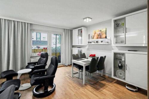 Wohnzimmer (2) - Frei und bezugsfertig: Moderne 2-Raum-Wohnung inklusive hochwertiger Einbauküche