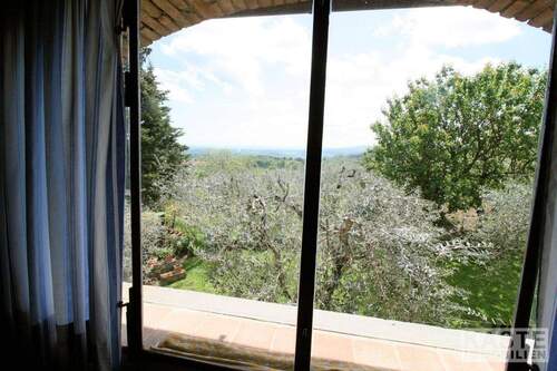 Aussicht - Mehrfamilienhaus, Wohnhaus mit 230,00 m&sup2; in Florence zum Kaufen