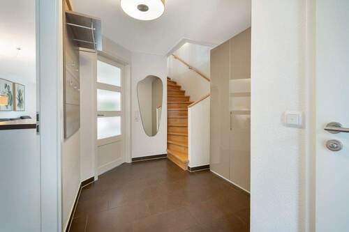 Flur - 4 Zimmer Doppelhaushälfte in Bad Vilbel
