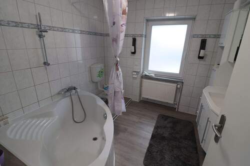 Badezimmer Erdgeschoss.JPG - 