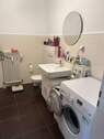 Badezimmer mit Waschmaschine - 