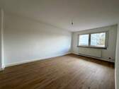 Wohnzimmer - Renovierte 3 Zimmer Wohnung - 750,00&nbsp;EUR Kaltmiete, ca.&nbsp; 64,00&nbsp;m&sup2;&nbsp;Wohnfl&auml;che