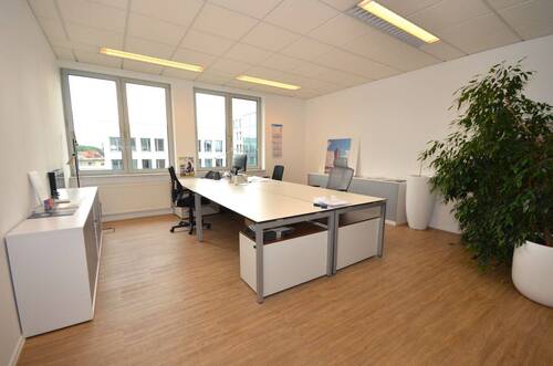Büroraum - Moderne Bürofläche im Herzen von Neu-Isenburg - Ihre Geschäftszentrale in erstklassiger Lage