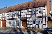 Straßenansicht - Historisches Fachwerkhaus mit Ausbaupotenzial und großzügigem Grundstück