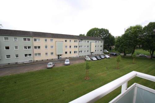 Blick vom Balkon - 3 Zimmer Etagenwohnung zur Miete in Gelsenkirchen