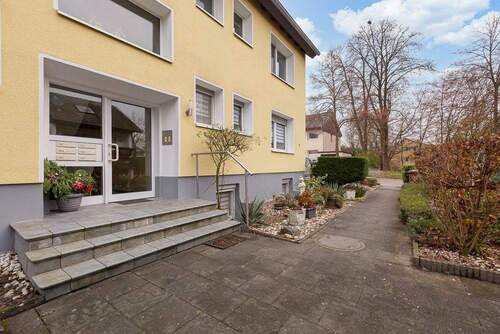 Hauseingang - 2 Zimmer Etagenwohnung zum Kaufen in Frechen