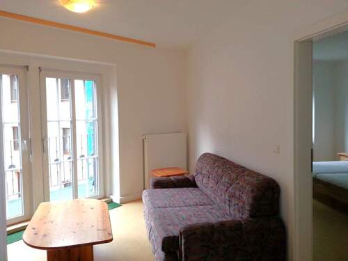 Wohnbereich mit Ausgang zum Balkon - Etagenwohnung mit 53,00 m&sup2; in Cochem zur Miete