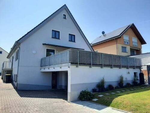 Ansicht Rückseite Terrasse - Freie 2-Zi-ETW mit riesiger Terrasse und Blick ins Grüne