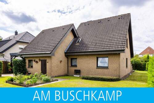 Ansicht - Ein tolles Angebot! Freistehendes Einfamilienhaus mit Garage und übergroßem Carport