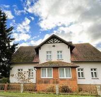 Großes Wohnhaus auf weitläufigem Grundstück mit Garagen und Nebengebäuden - Steinhöfel Heinersdorf