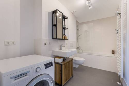 Badezimmer mit Wanne - 