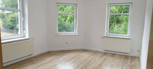 WhatsApp Bild 2025-07-09 um 12.56.52_4a178da0 - ** Kleine 3-Zimmer mit Laminat und Wannenbad zum Toppreis! ** Einbauküche mgl.