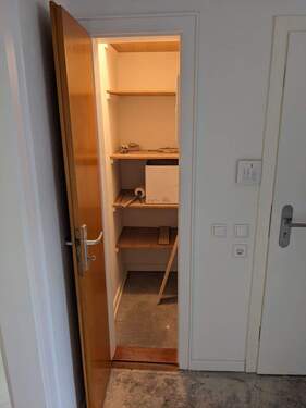 im Flur meist kleine Kammer - 