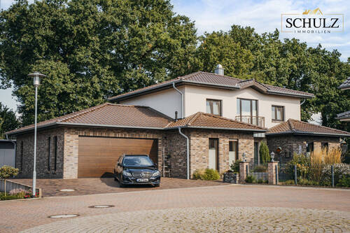 Ansicht vorne - **Moderner Luxus: Traumhaus mit offener Küche, Kamin, Terrasse - Jetzt besichtigen**
