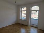 Zimmer 1 mit Balkon - Etagenwohnung mit 69,00 m&sup2; in Hannover zur Miete