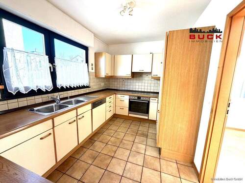 Küche im EG - 9 Zimmer Einfamilienhaus in Kuchen