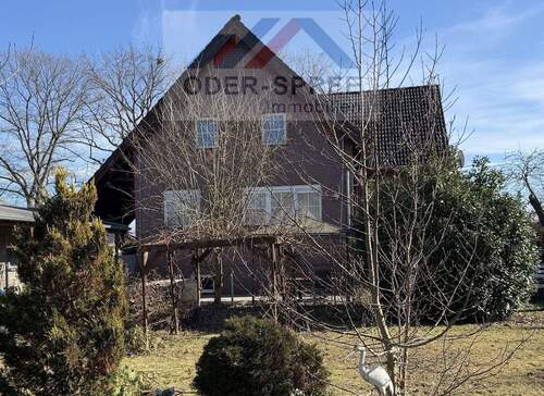 Rückansicht mit Grundstück - 