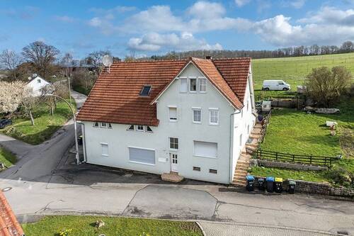 Frontansicht - Mehrfamilienhaus mit 6 WE - überwiegend vermietet