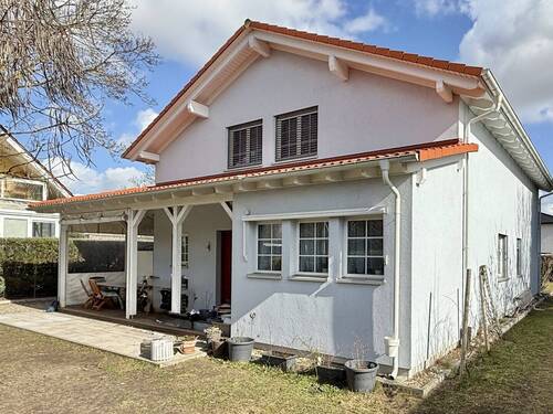 Vorderansicht mit großer Veranda - 6 Zimmer Einfamilienhaus in Fredersdorf-Vogelsdorf