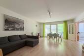 Wohnzimmer - Großzügige 3-Zimmer Wohnung mit Terrasse, Fußbodenheizung und Tiefgaragenstellplatz