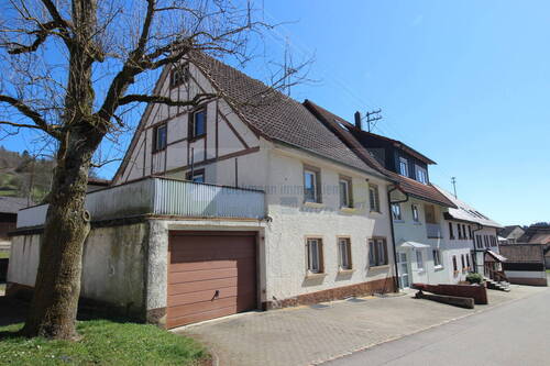 Altbau mit Garage - Mehrfamilienhaus, Wohnhaus mit 396,00 m² in Hüfingen / Fürstenberg zum Kaufen