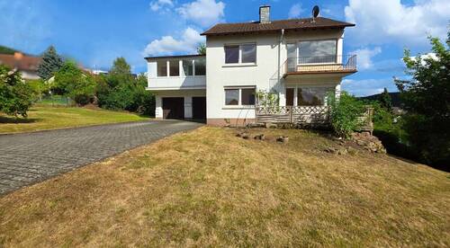 Hausansicht - Großzügiges 2-Familienhaus in sonniger Lage von Gelnhausen