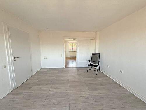 Wohnzimmer - Innenstadtnahe 2-Zimmer-Wohnung mit Blick auf Bamberg und zusätzlicher Nutzfläche im Dachgeschoss