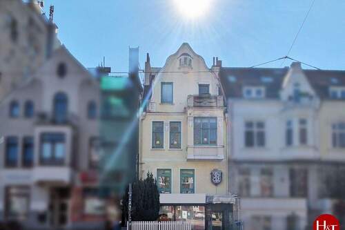 Alt Bremer Haus kaufen in Peterswerder - Hechler & Twachtmann Immobilien GmbH- Kopie_bearbeitet# - Mehrfamilienhaus mit Potential in Peterswerder!