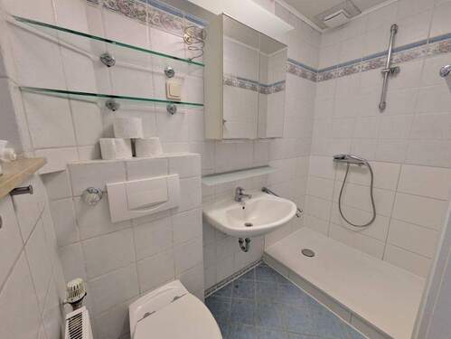1. OG Wohnung - Bad - 