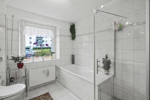Dusche und Wanne - 