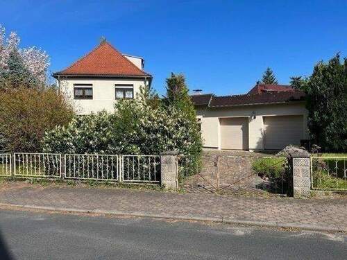 Reihenendhaus mit Anbau und Garagen - 5 Zimmer Reihenendhaus in Leipzig